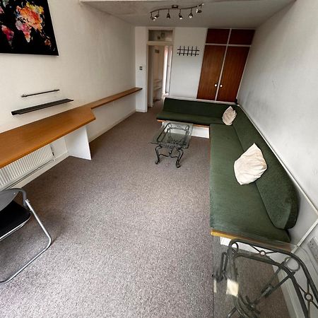 Two-Bedroom Flat Close To Uni & Shopping Center With Free Parking Ковънтри Екстериор снимка