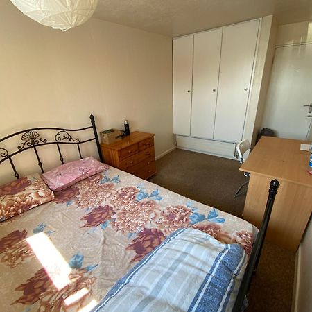 Two-Bedroom Flat Close To Uni & Shopping Center With Free Parking Ковънтри Екстериор снимка