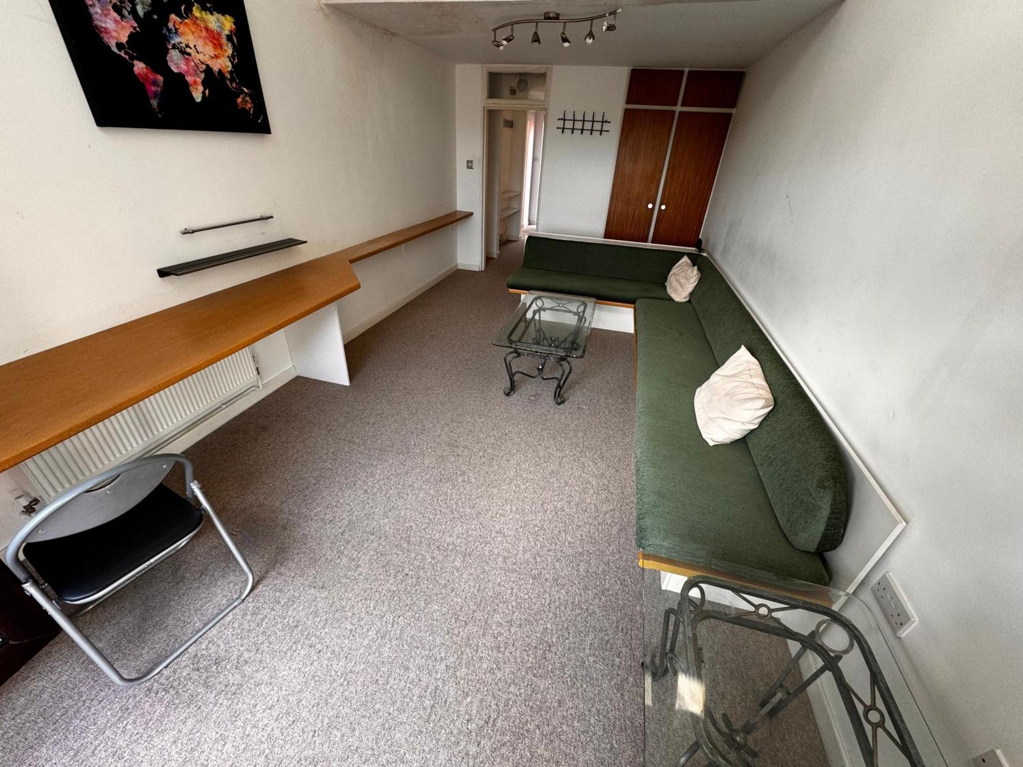 Two-Bedroom Flat Close To Uni & Shopping Center With Free Parking Ковънтри Екстериор снимка