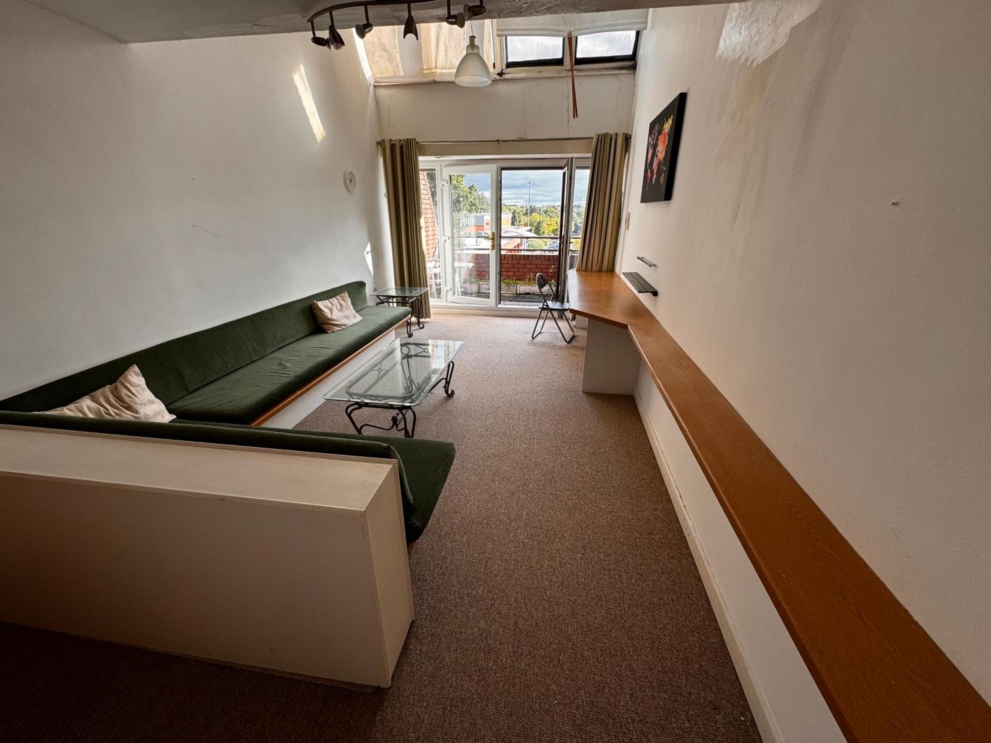 Two-Bedroom Flat Close To Uni & Shopping Center With Free Parking Ковънтри Екстериор снимка